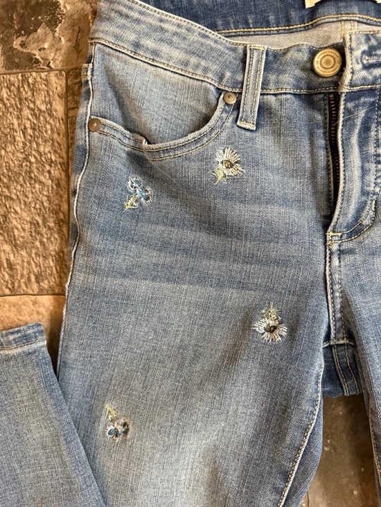 Lauren Conrad Blue Embroidered Women’s Jeans - Picture 5 of 7